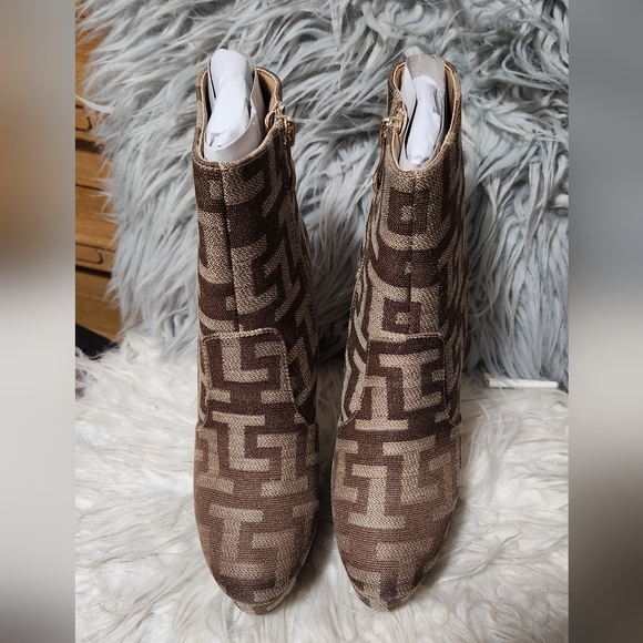 Shoe Dazzle/ Natasha Platform Booties - Picture 2 of 6